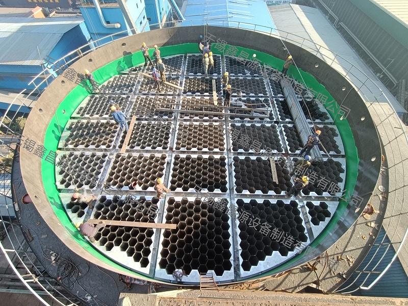 濕電除塵器安裝現(xiàn)場(chǎng).jpg 濕電除塵器安裝現(xiàn)場(chǎng).jpg